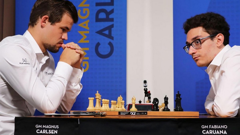 Photo des deux finalistes, Magnus Carlsen et Fabiano Caruana pour le championnat du monde d'échecs 2018 à Londres