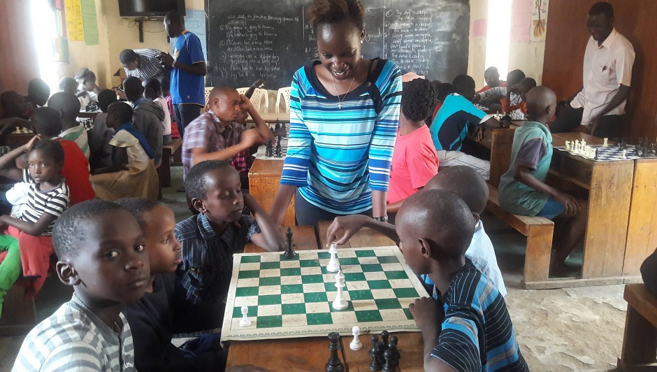 L'initiative Chess In The Slums permet à de nombreux enfants de s'initier au jeu des échecs, au Nigeria