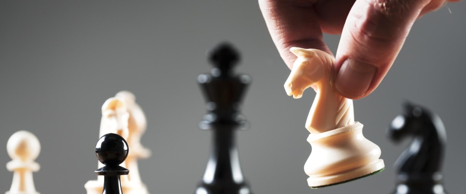 Les règles pour savoir comment jouer aux échecs sur un échiquier