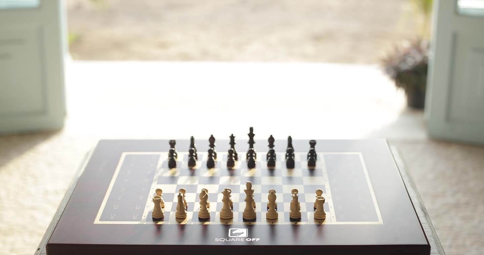 Planche d'échecs électronique Square Off Pro pour adultes et enfants |  AI-Powered & Digital | Jouez contre l'IA ou les amis | Panneau d'échecs